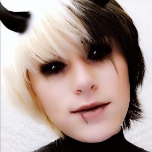 Meet your Posher, Demetra